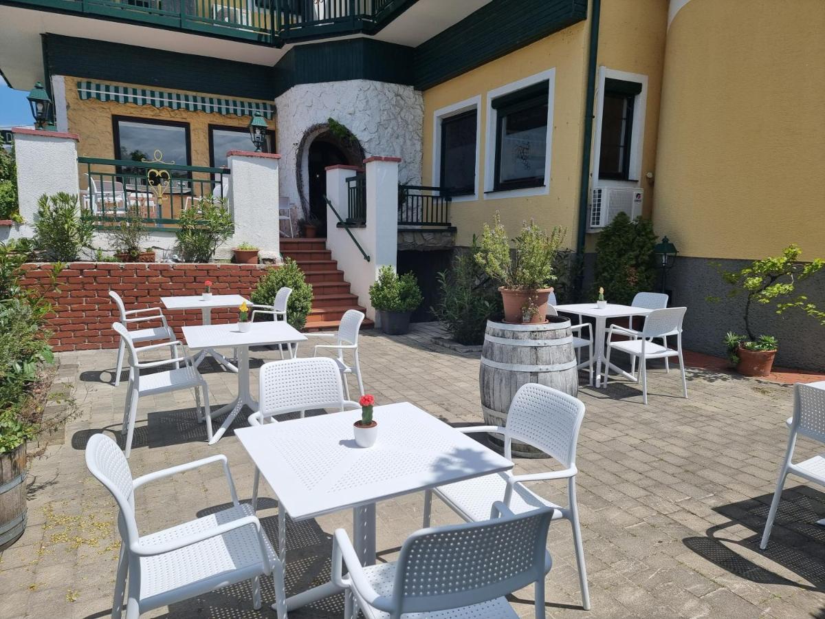 Landgasthof Zur Goldenen Traube 포돌스돌프앰씨 외부 사진